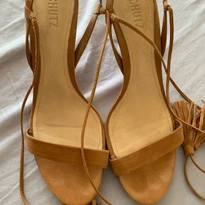 - Sandals in suede tan